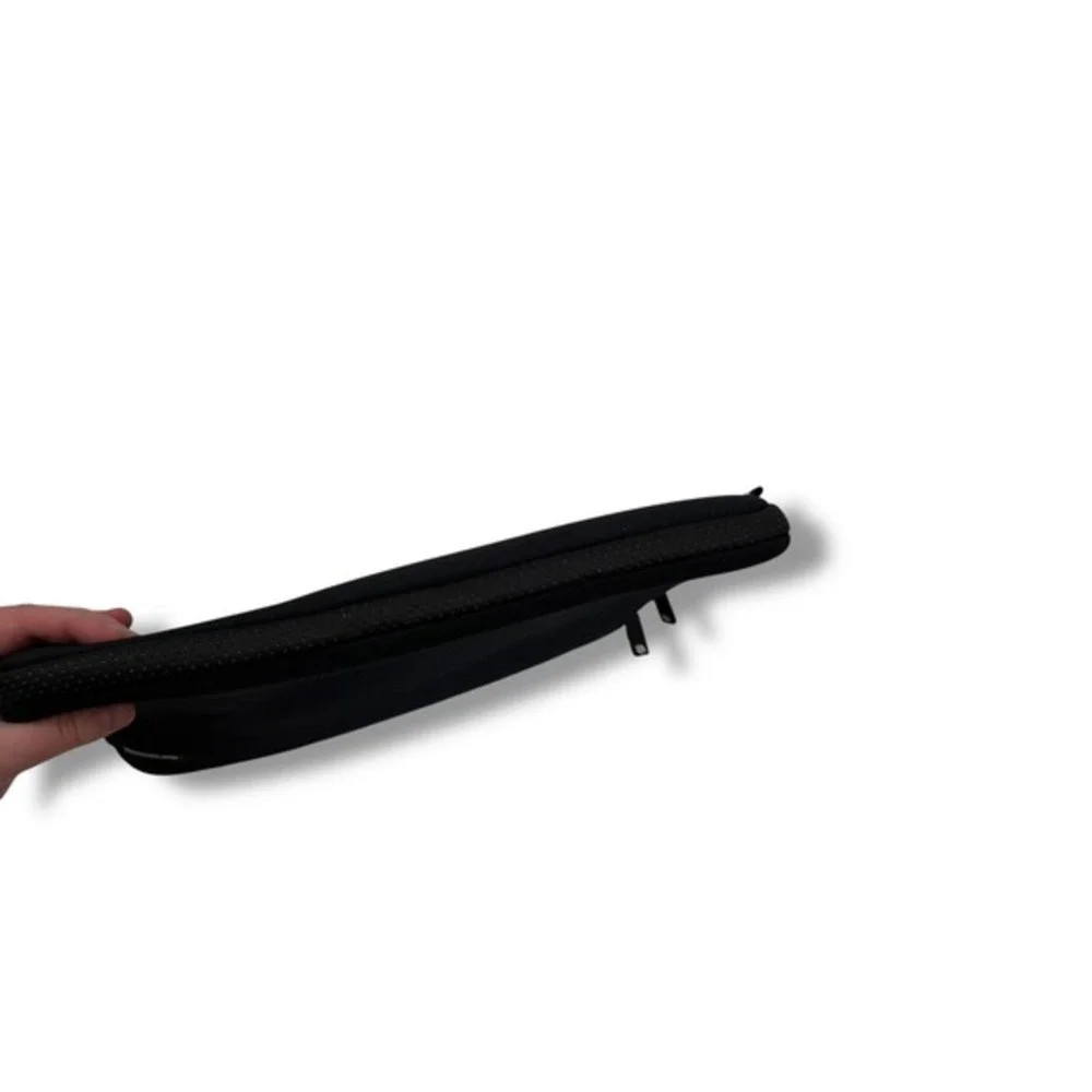Incase Laptop Sleeve Unisex Black Neoprene Padded Faux Fur‎ Lining Case